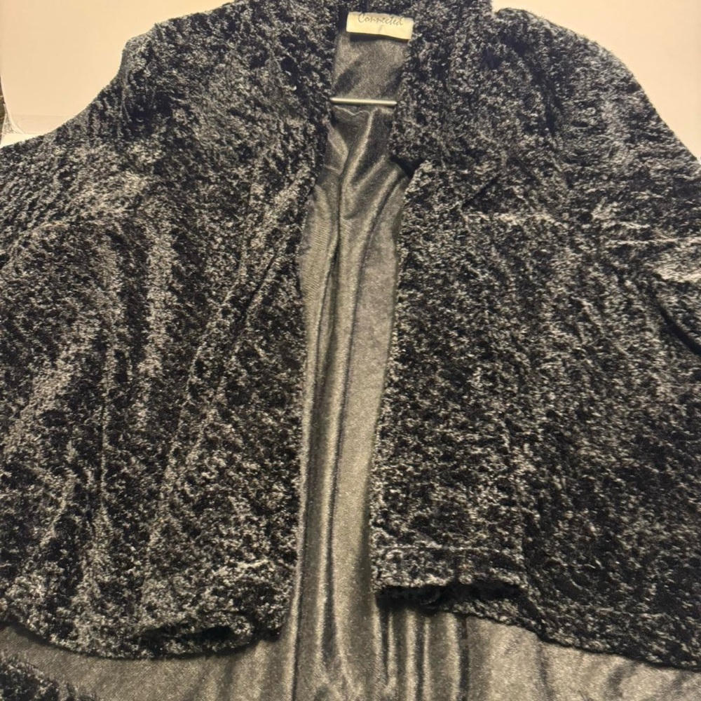 Connected Apparel Black Velvet Women's Shrug